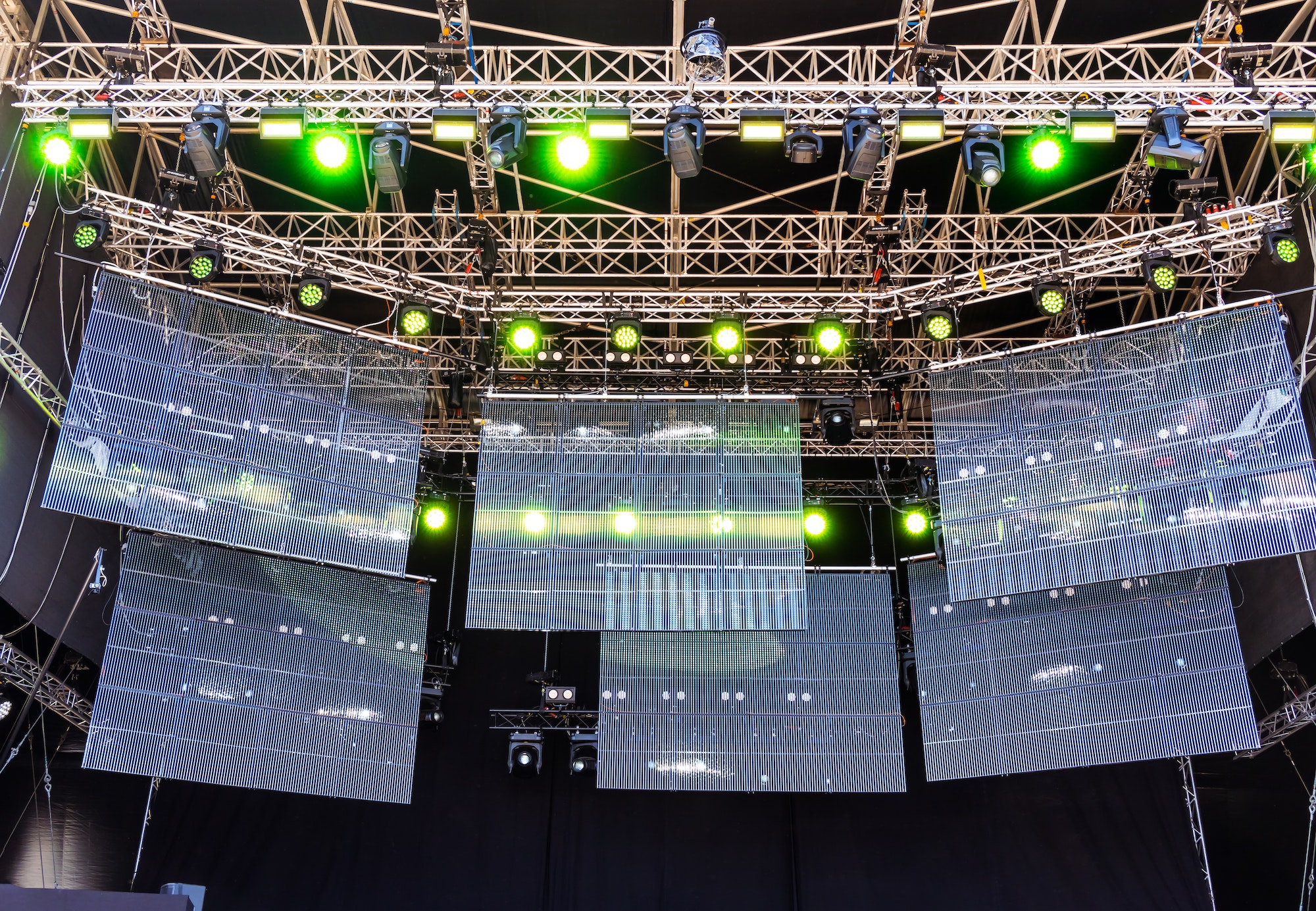 Open stage with flat screens for broadcasting of concert or event